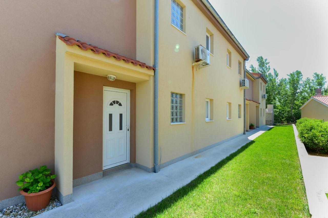 Apartments By The Sea Nin, Zadar - 13172 المظهر الخارجي الصورة