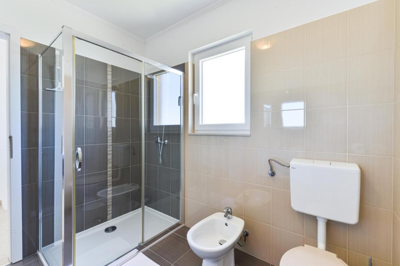 Apartments By The Sea Nin, Zadar - 13172 المظهر الخارجي الصورة