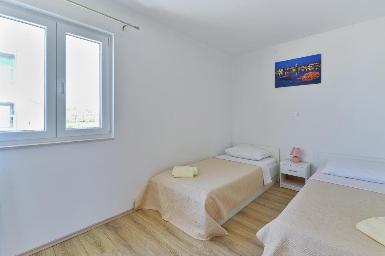 Apartments By The Sea Nin, Zadar - 13172 المظهر الخارجي الصورة