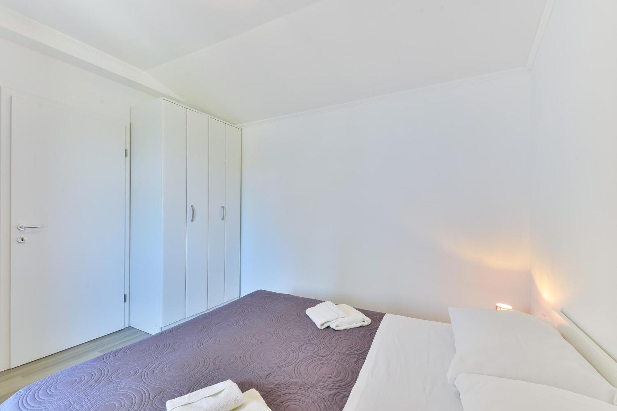 Apartments By The Sea Nin, Zadar - 13172 الغرفة الصورة