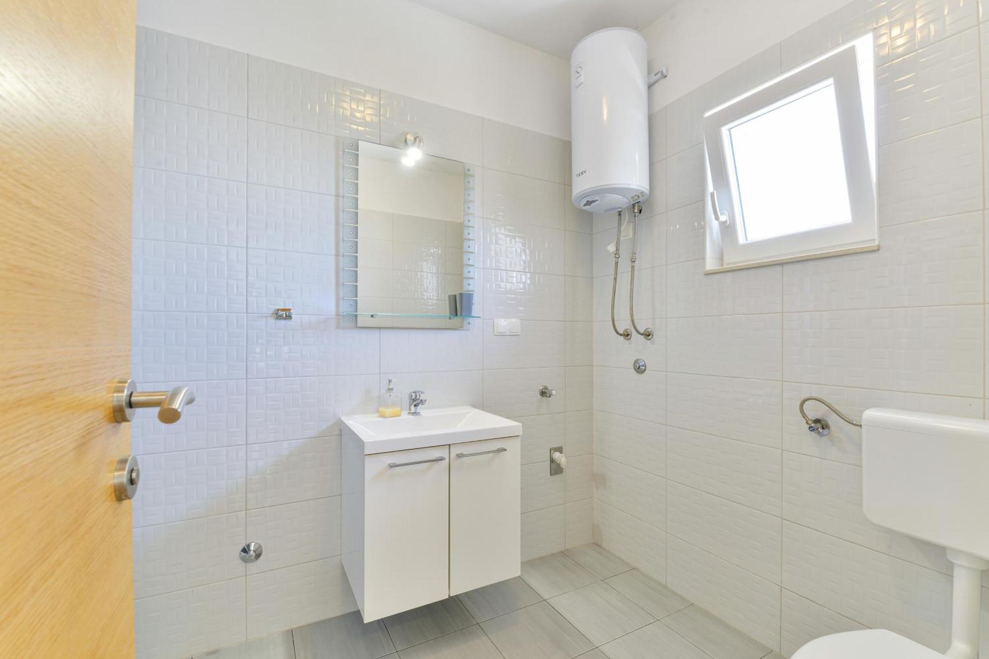 Apartments By The Sea Nin, Zadar - 13172 الغرفة الصورة