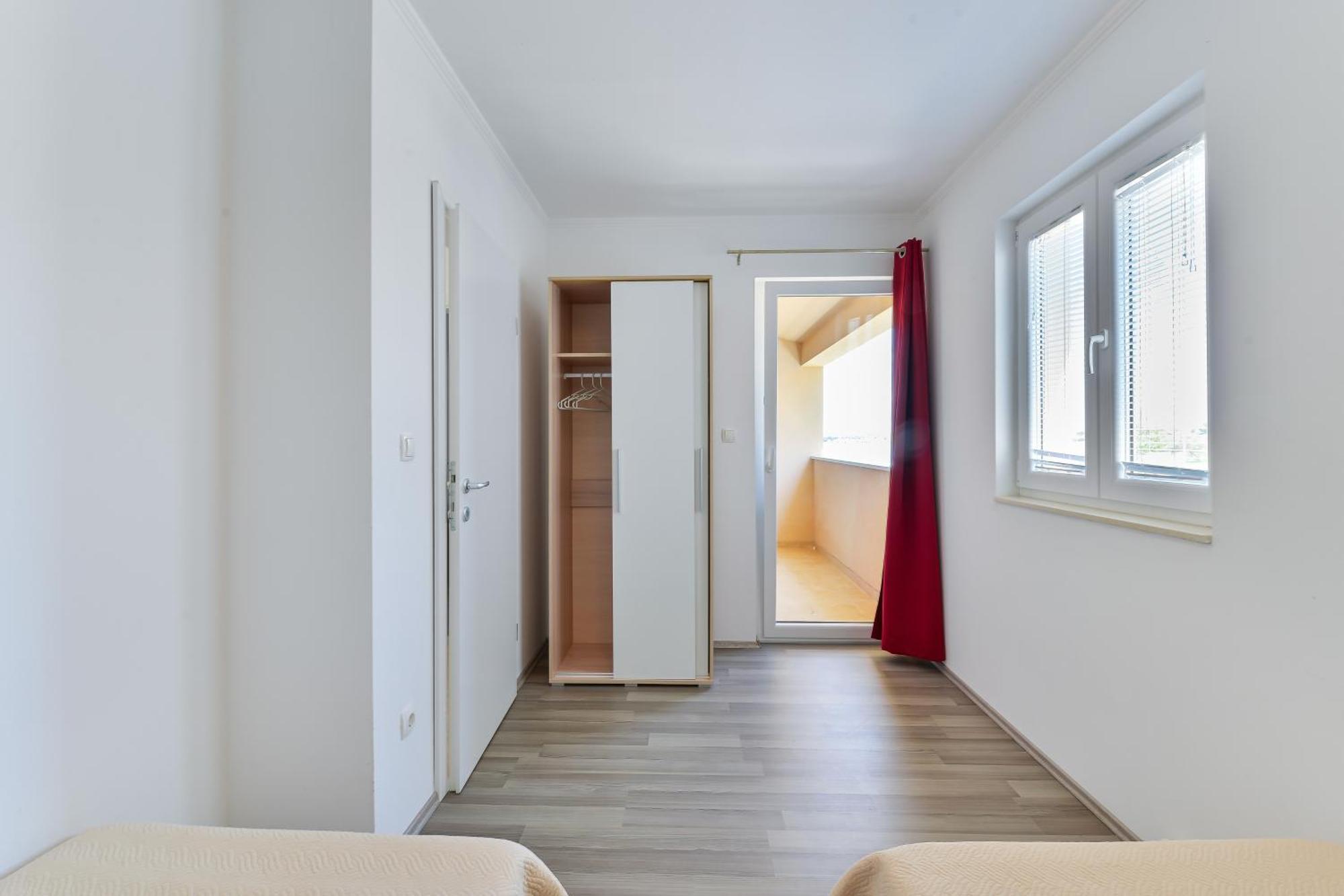 Apartments By The Sea Nin, Zadar - 13172 الغرفة الصورة