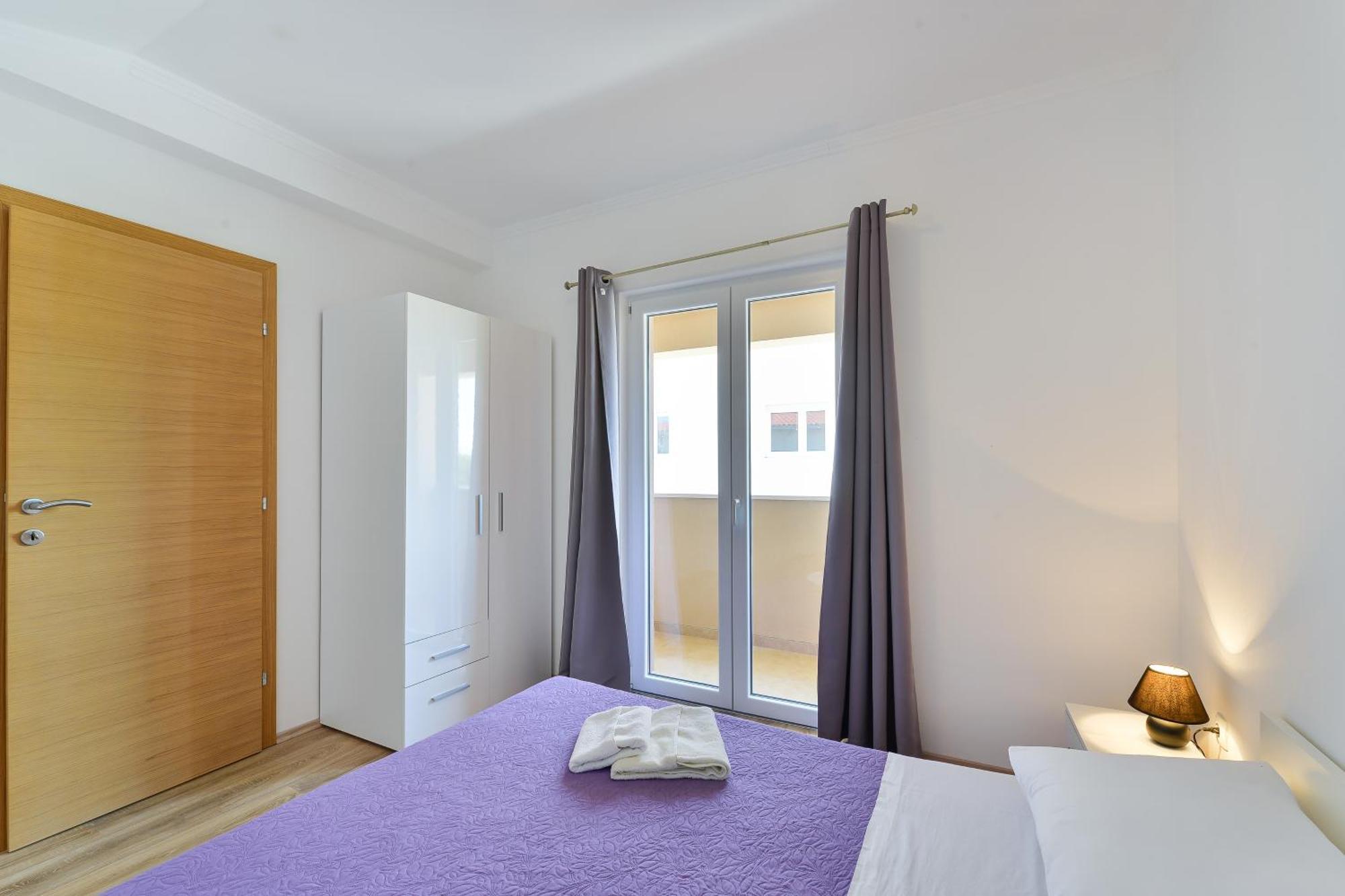 Apartments By The Sea Nin, Zadar - 13172 الغرفة الصورة