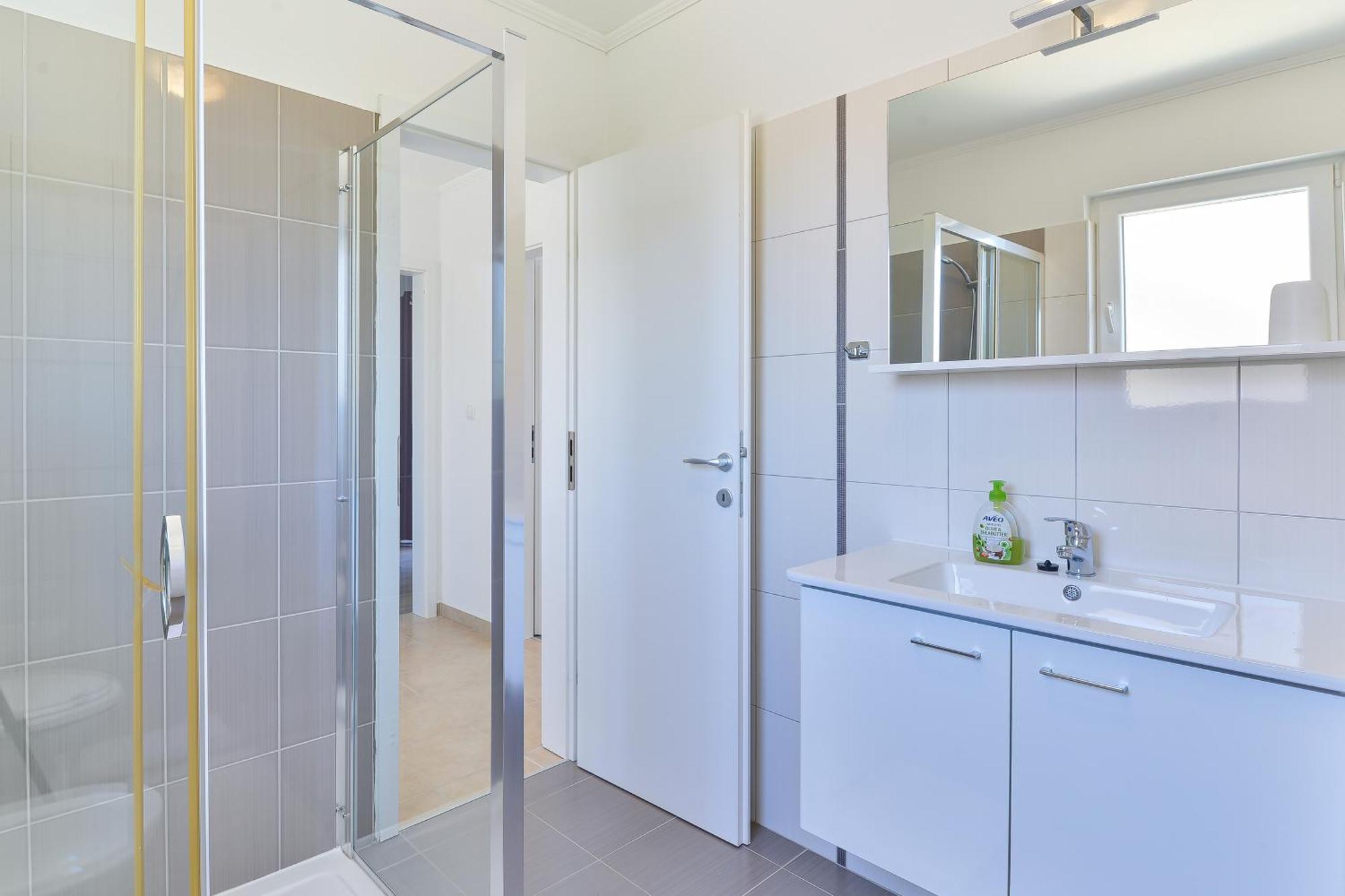 Apartments By The Sea Nin, Zadar - 13172 الغرفة الصورة