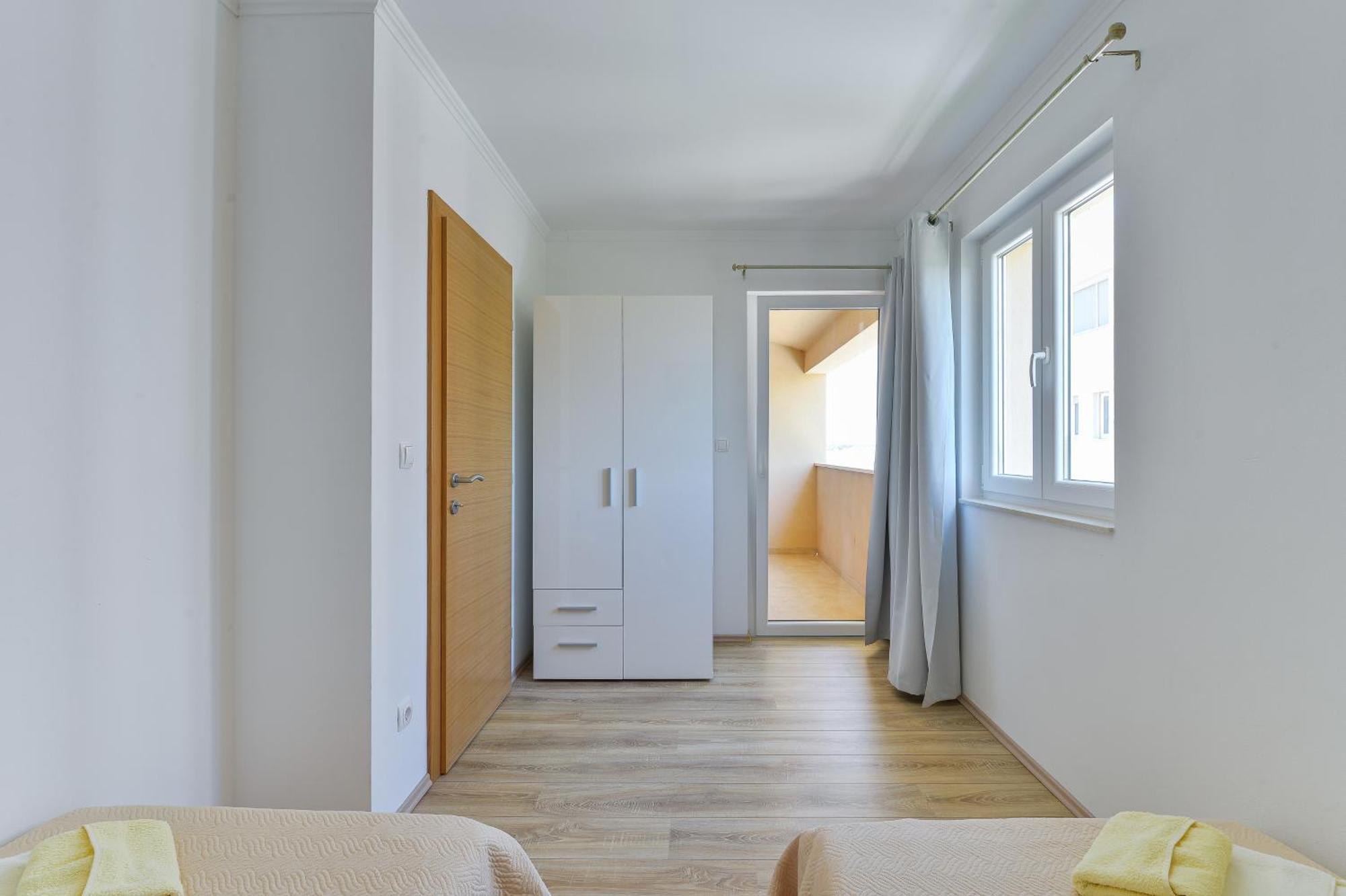 Apartments By The Sea Nin, Zadar - 13172 الغرفة الصورة