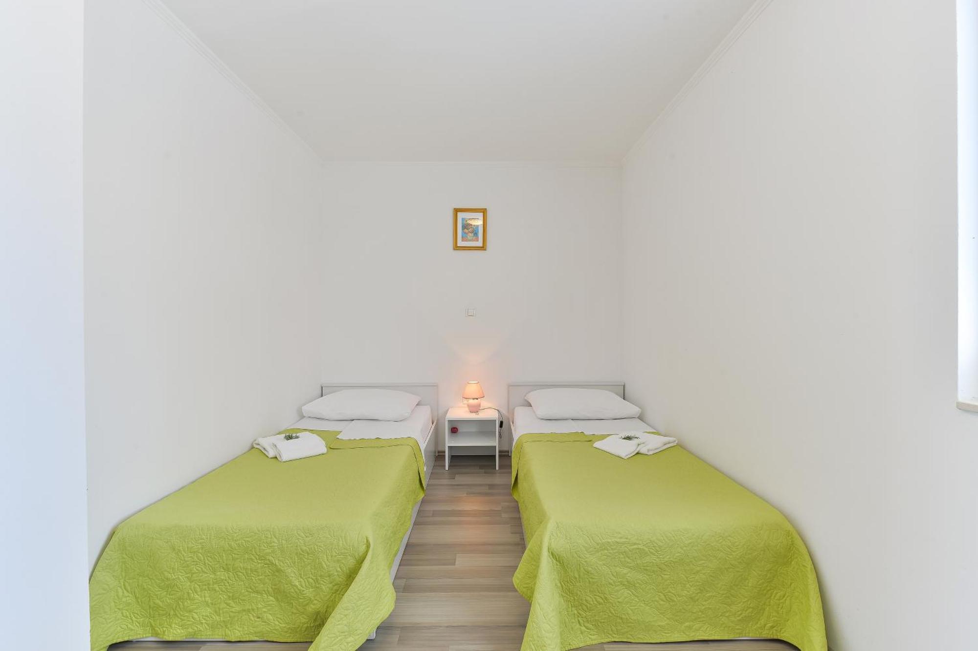 Apartments By The Sea Nin, Zadar - 13172 الغرفة الصورة